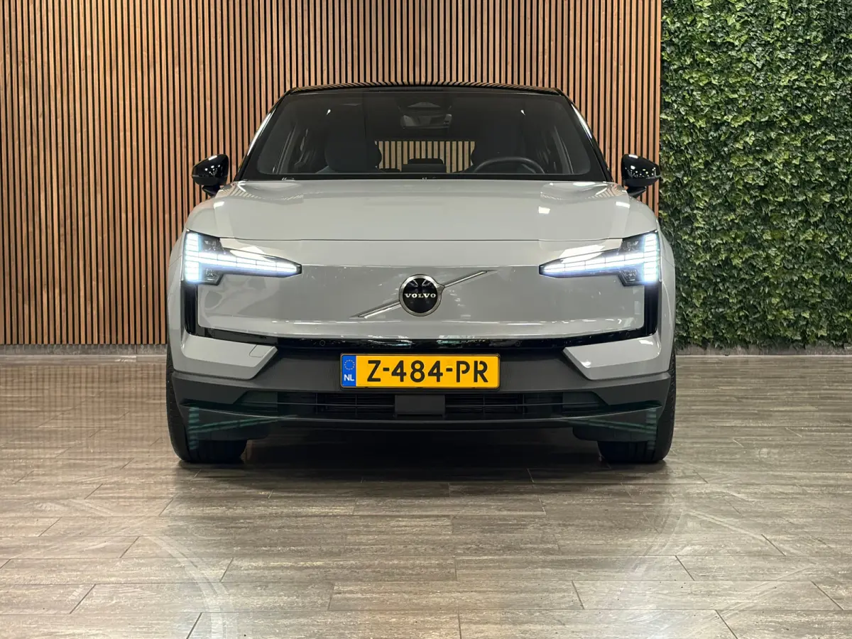 Single Motor Plus 51 kWh | 98% SoH | Trekhaak | Stoel en Stuurwielverwarming | Adaptieve Cruise Control | Harman Kardon | Parkeercamera | Pilot Assist | BLIS Dode Hoek Detectie  | 18 Inch | 