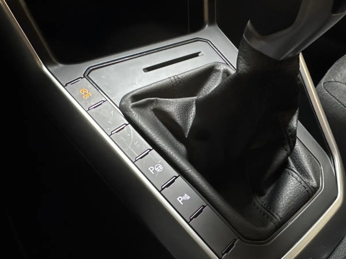 TSI 95PK LIFE BUSINESS CARPLAY/PDC/LMV