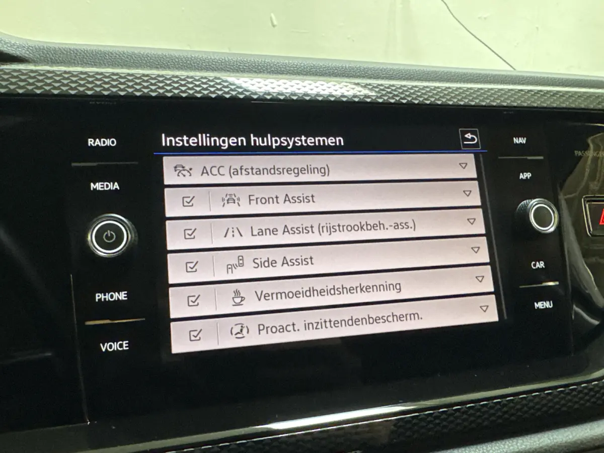 TSI 95PK LIFE BUSINESS CARPLAY/PDC/LMV