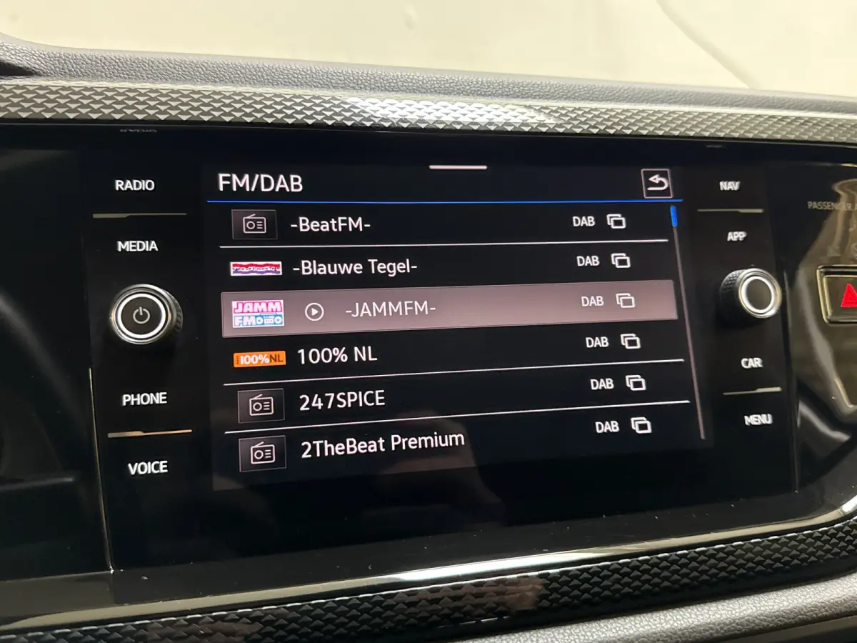 TSI 95PK LIFE BUSINESS CARPLAY/PDC/LMV