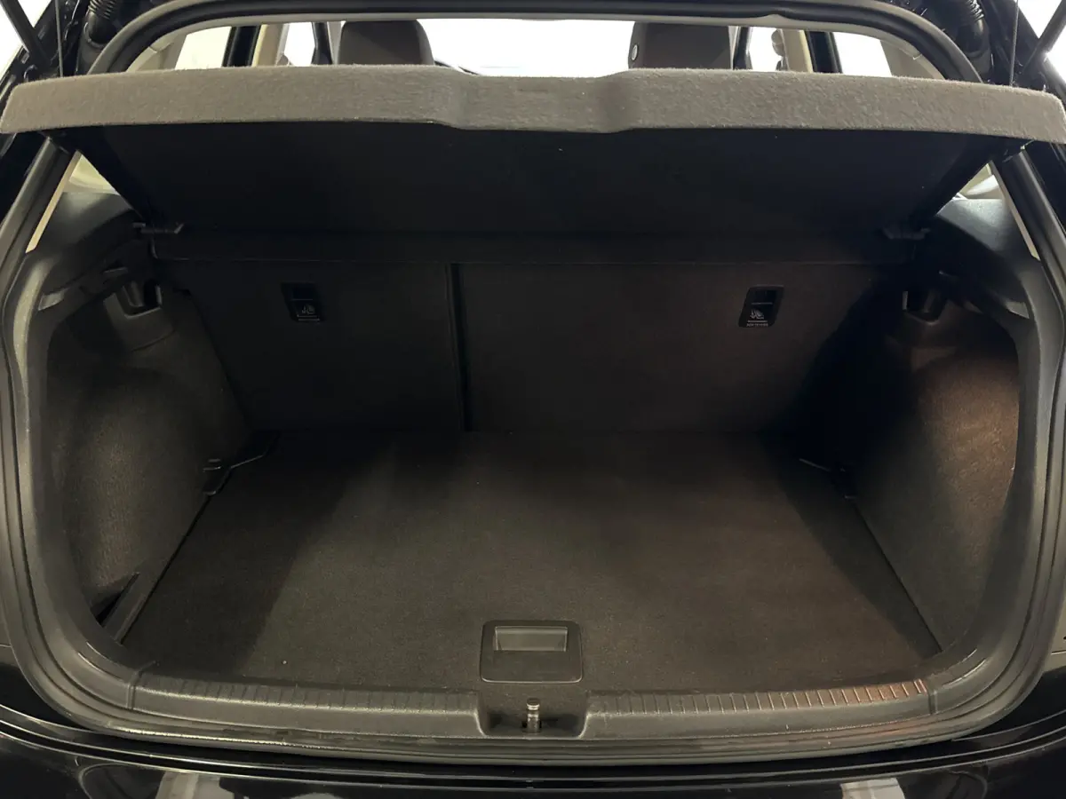 TSI 95PK LIFE BUSINESS CARPLAY/PDC/LMV