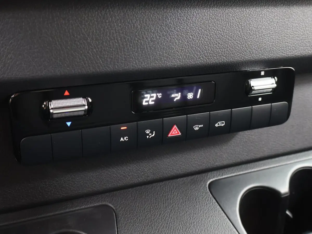 319 L2H2 RWD SELECT | LED | 3500KG Trekken | DISTRONIC | WINTERPAKKET