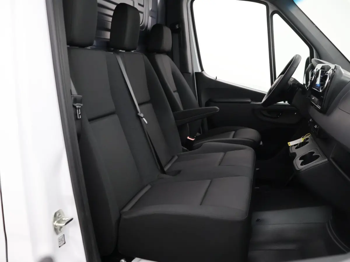 315 CDI | L2 H2 | Aut. | RWD | PRO | BPM VRIJ! | 3500 KG AHW | CARPLAY | ANDROID AUTO | 3-ZITS | CRUISE | CAMERA | AIRCO | SPOORASSISTENT | DODEHOEKDETECTIE |