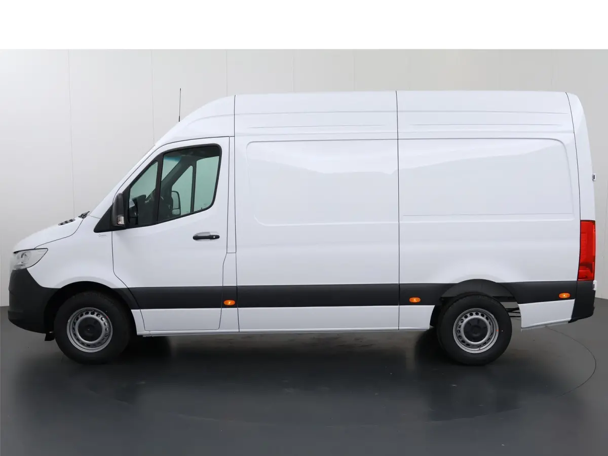 315 CDI | L2 H2 | Aut. | RWD | PRO | BPM VRIJ! | 3500 KG AHW | CARPLAY | ANDROID AUTO | 3-ZITS | CRUISE | CAMERA | AIRCO | SPOORASSISTENT | DODEHOEKDETECTIE |