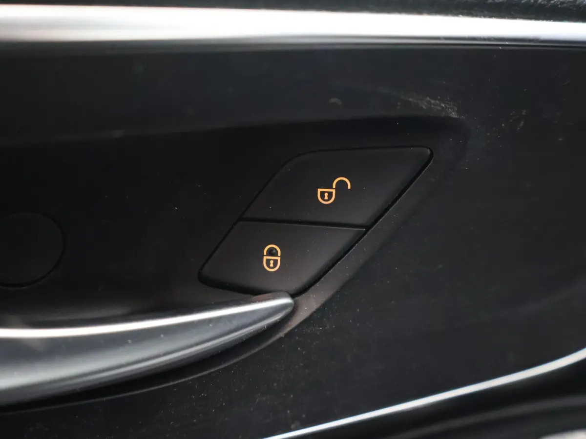 114 CDI | Aut. | L2 Lang | LM Velgen | Trekhaak | LED Koplampen | 3-zits | Parkeercamera | Navigatie | Climate Control | Certified