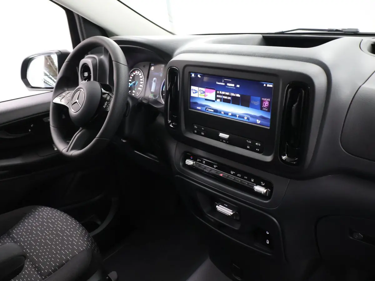 129 L2 PRO 90kWh | Snelladen 110 KWh | Achteruitrijcamera | Parkeerpakket | Comfortbestuurdersstoel | Dodehoekassistent | 8 Zitplaatsen | 360KM Range |