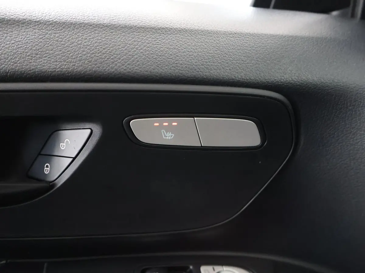 129 L2 PRO 90kWh | Snelladen 110 KWh | Achteruitrijcamera | Parkeerpakket | Comfortbestuurdersstoel | Dodehoekassistent | 8 Zitplaatsen | 360KM Range |