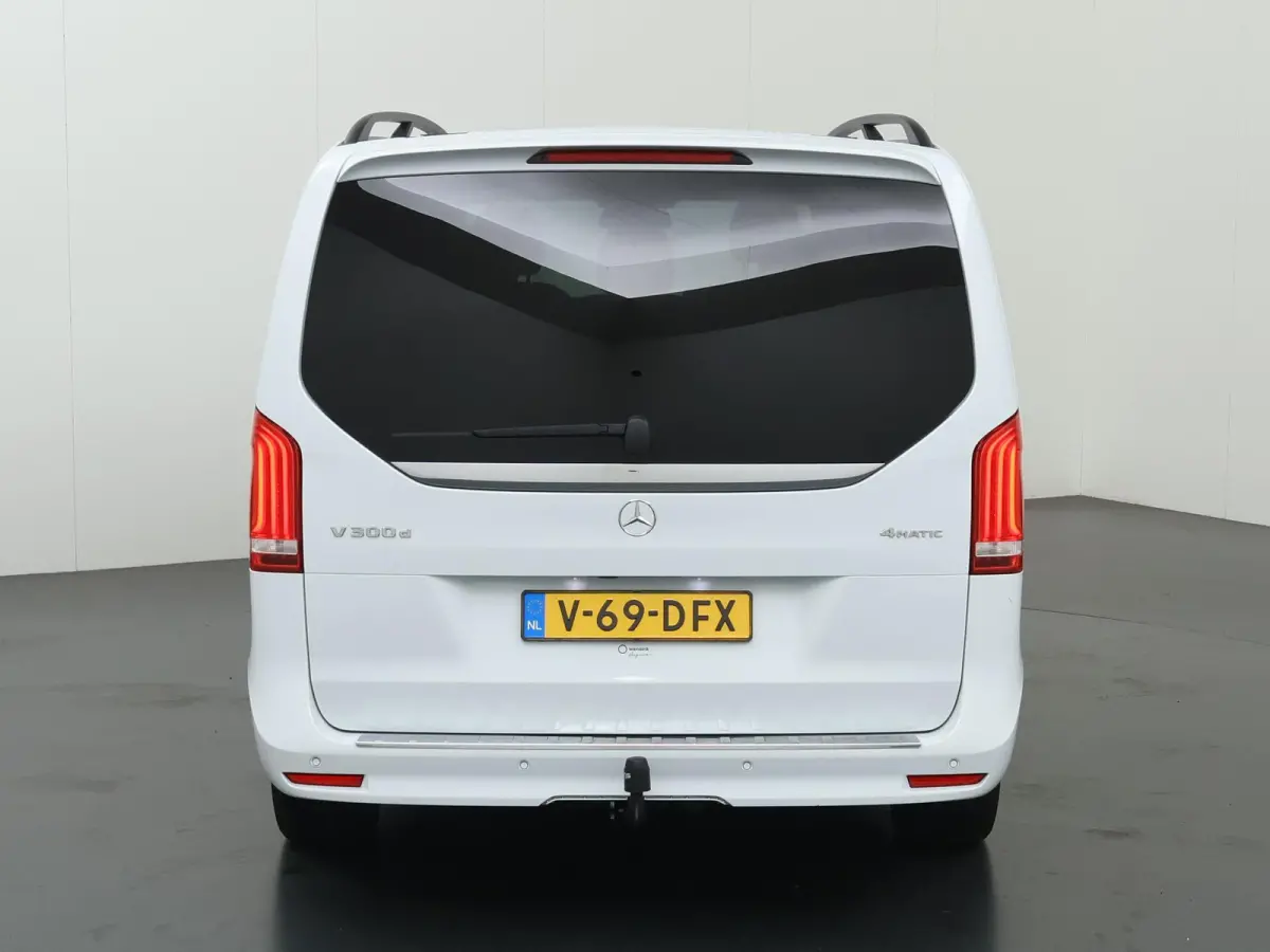 300d | L2 Lang | 4-MATIC | Dubbele Cabine | Burmester | MBUX Navigatie | Standkachel | Dodehoekassistent | Night-pakket | Distronic Plus | 360° Camera | Schuifdeur L+R Elektrisch | Trekhaak