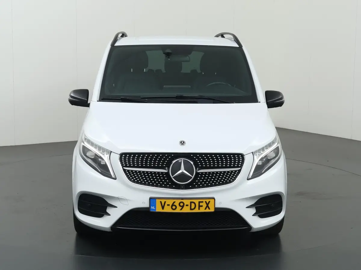 300d | L2 Lang | 4-MATIC | Dubbele Cabine | Burmester | MBUX Navigatie | Standkachel | Dodehoekassistent | Night-pakket | Distronic Plus | 360° Camera | Schuifdeur L+R Elektrisch | Trekhaak