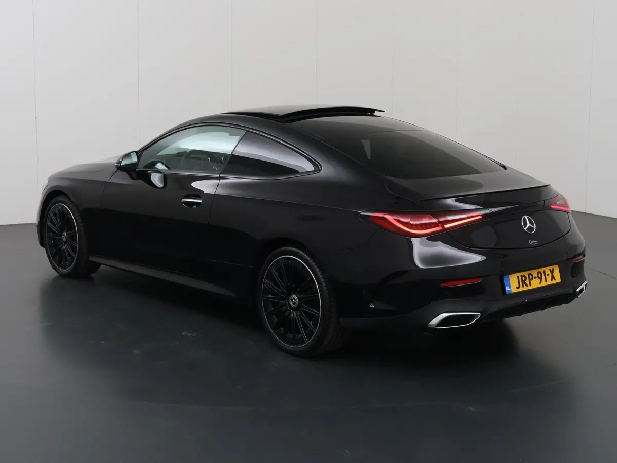 300 4MATIC AMG Line Premium Plus | Panoramadak | Memory | 20-Inch | Nightpakket | AMG spoiler