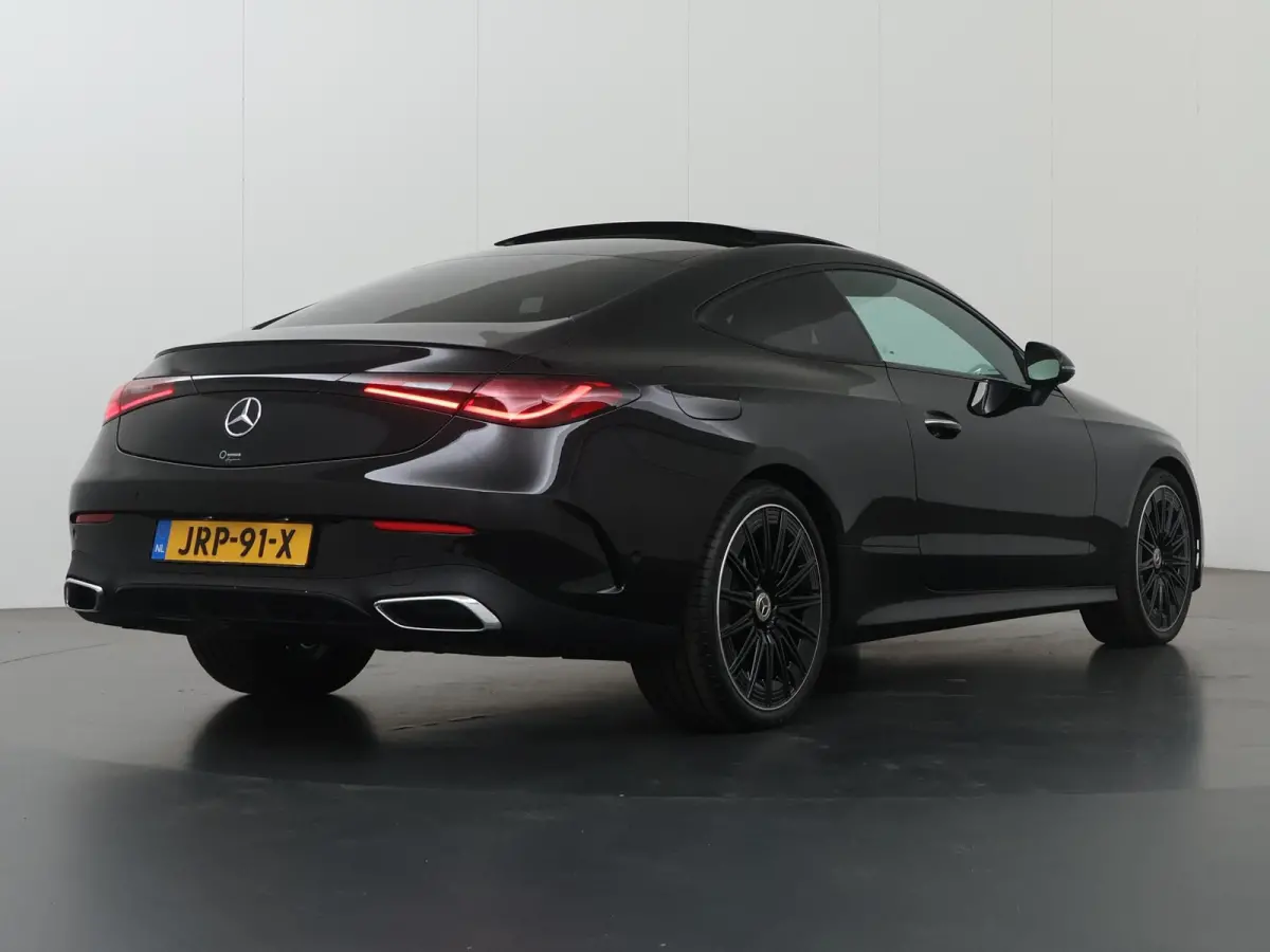 300 4MATIC AMG Line Premium Plus | Panoramadak | Memory | 20-Inch | Nightpakket | AMG spoiler