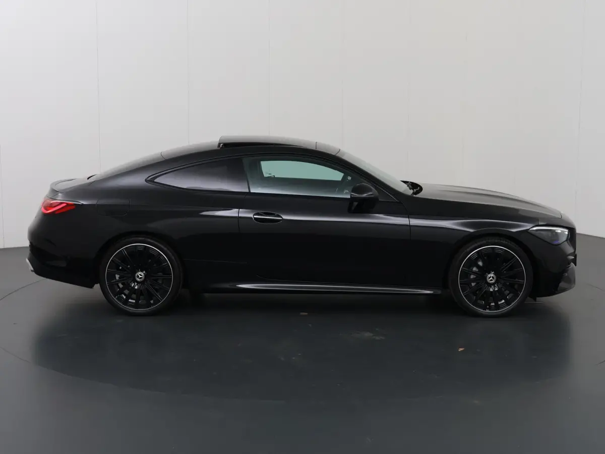 300 4MATIC AMG Line Premium Plus | Panoramadak | Memory | 20-Inch | Nightpakket | AMG spoiler