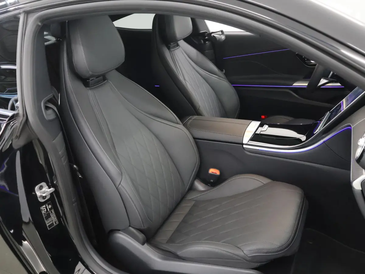 300 4MATIC AMG Line Premium Plus | Panoramadak | Memory | 20-Inch | Nightpakket | AMG spoiler