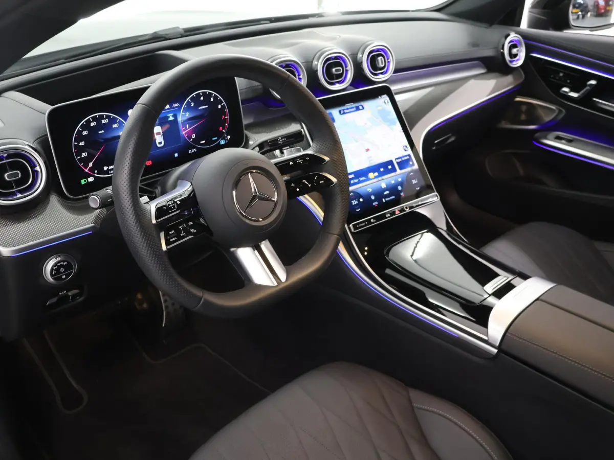 300 4MATIC AMG Line Premium Plus | Panoramadak | Memory | 20-Inch | Nightpakket | AMG spoiler
