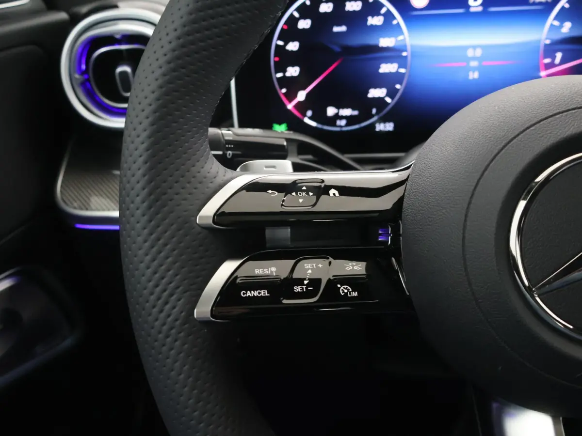 180 Star Edition AMG | Night | Panoramadak | 18" AMG Velgen | Keyless Entry | 360 camera |