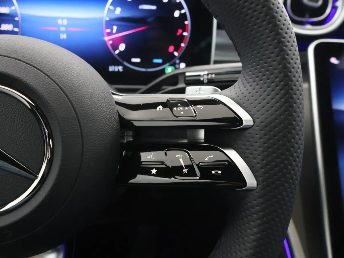 180 Star Edition AMG | Night | Panoramadak | 18" AMG Velgen | Keyless Entry | 360 camera |