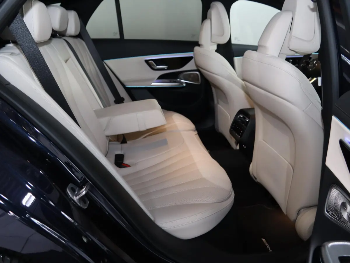 300e AMG Line Sport Edition | Night | Superscreen | Panoramadak | Rijassistentiepakket | Burmester | 360 camera | Stoelverwarming/ventilatie |