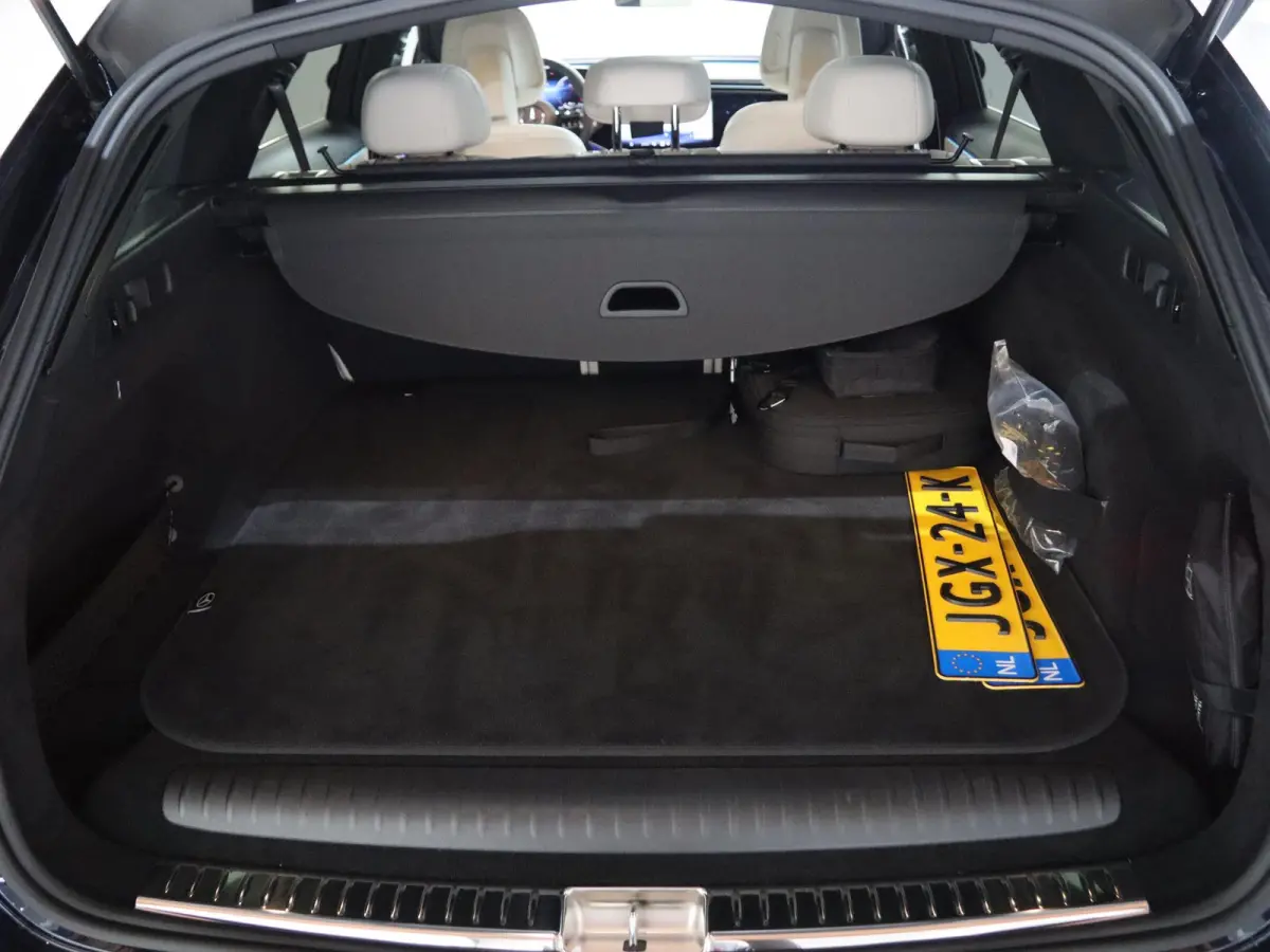 300e AMG Line Sport Edition | Night | Superscreen | Panoramadak | Rijassistentiepakket | Burmester | 360 camera | Stoelverwarming/ventilatie |