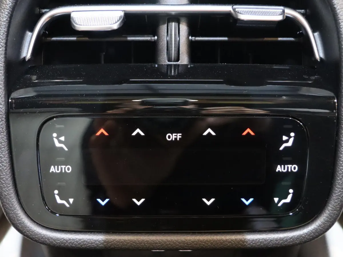 300e AMG Line Sport Edition | Night | Superscreen | Panoramadak | Rijassistentiepakket | Burmester | 360 camera | Stoelverwarming/ventilatie |