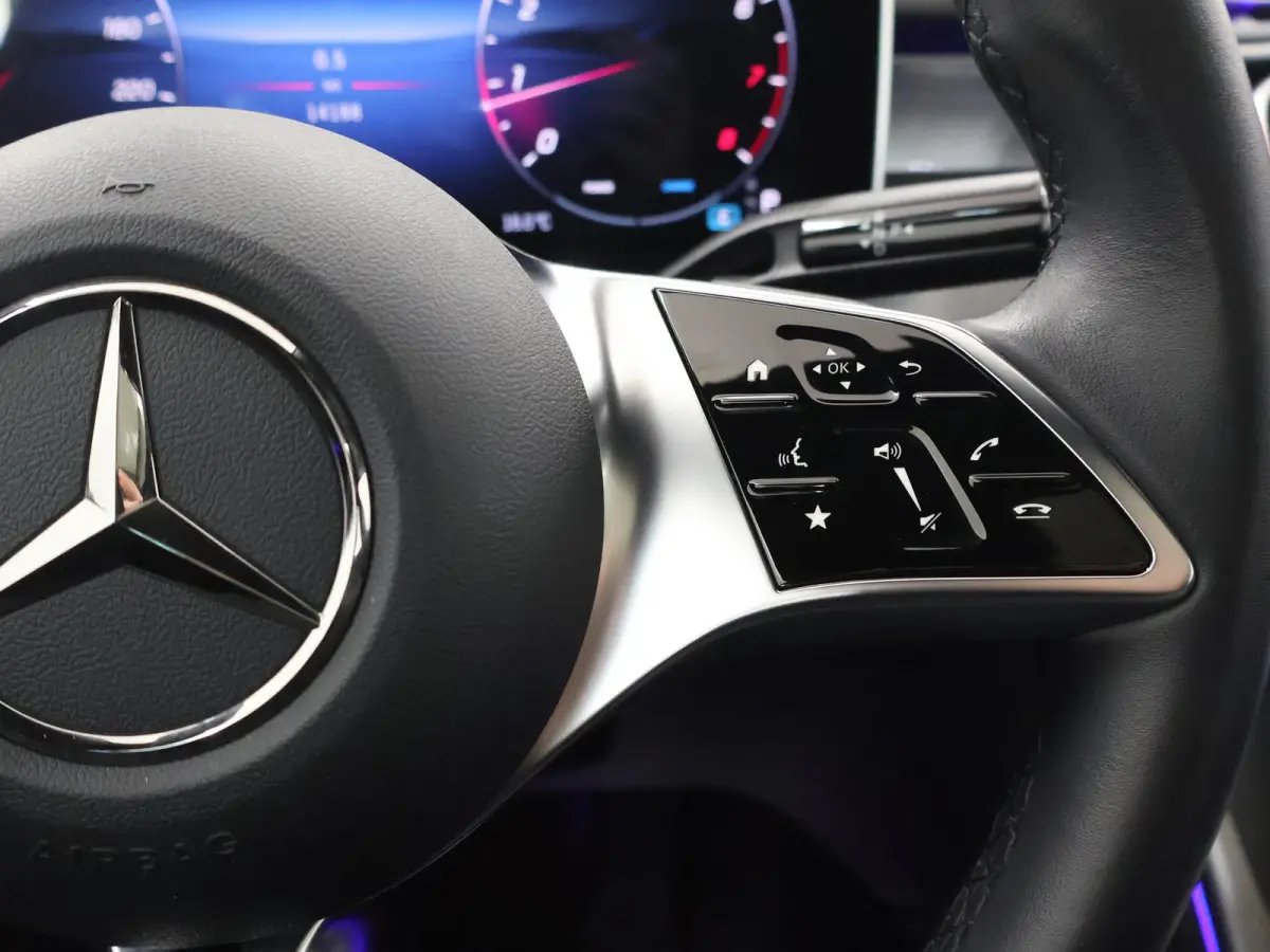 Star Edition 180 Star Edition Luxury Line | Panoramaschuifdak | Sfeerverlichting | Memorypakket | Apple CarPlay |