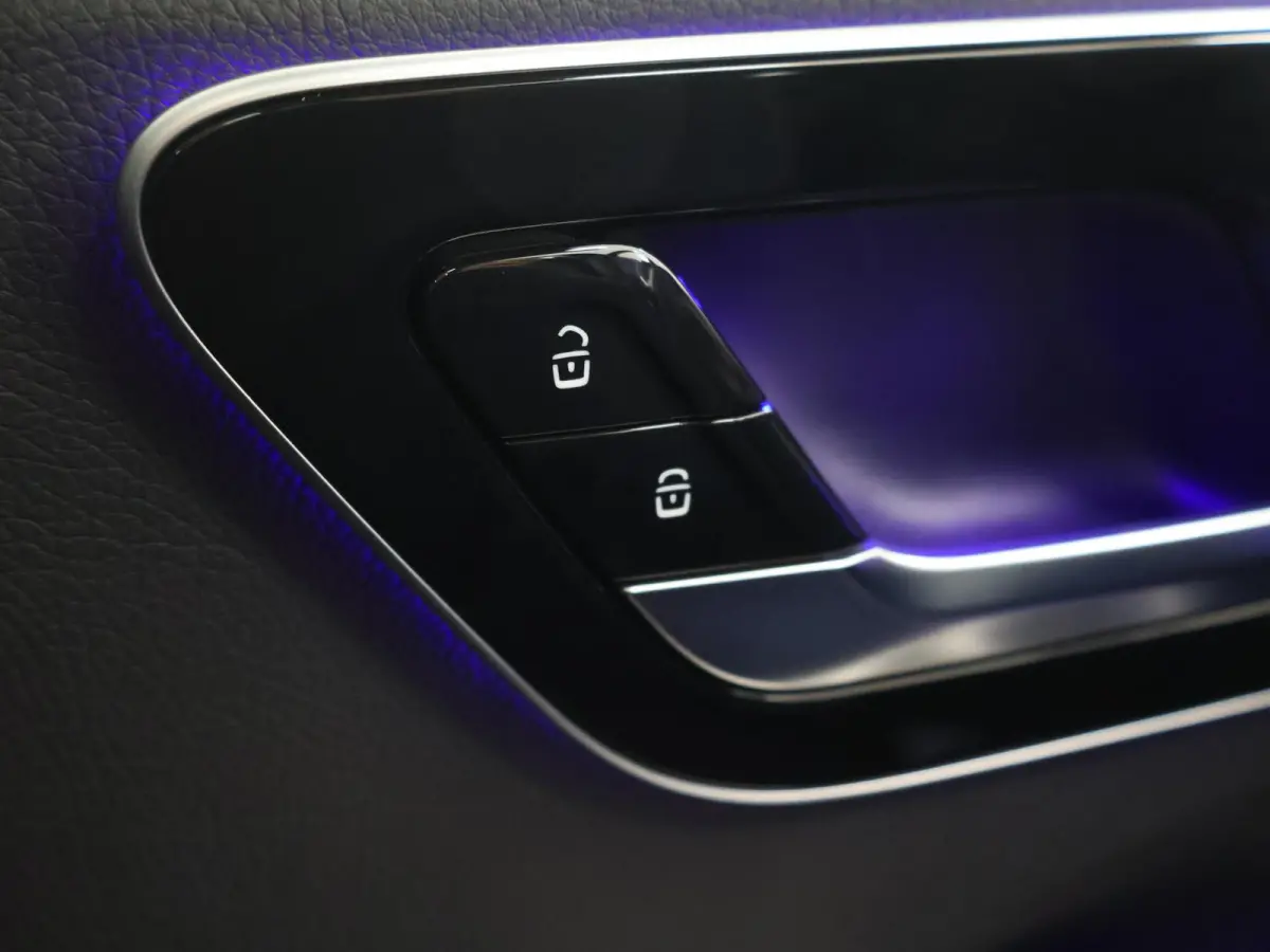 Star Edition 180 Star Edition Luxury Line | Panoramaschuifdak | Sfeerverlichting | Memorypakket | Apple CarPlay |