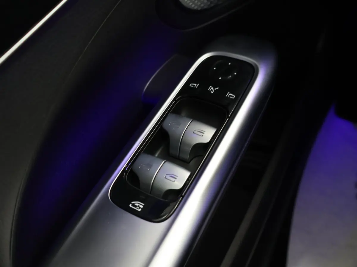 Star Edition 180 Star Edition Luxury Line | Panoramaschuifdak | Sfeerverlichting | Memorypakket | Apple CarPlay |