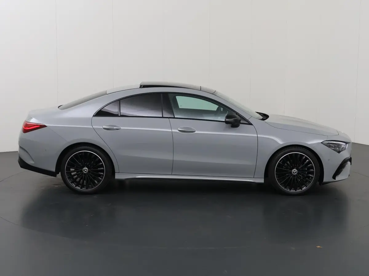 Coupé 180 Business Solution AMG | Panoramaschuifdak | AMG Line Plus | Night pakket | Head-up display | 360° camera | 19"AMG velgen Multispaaks
