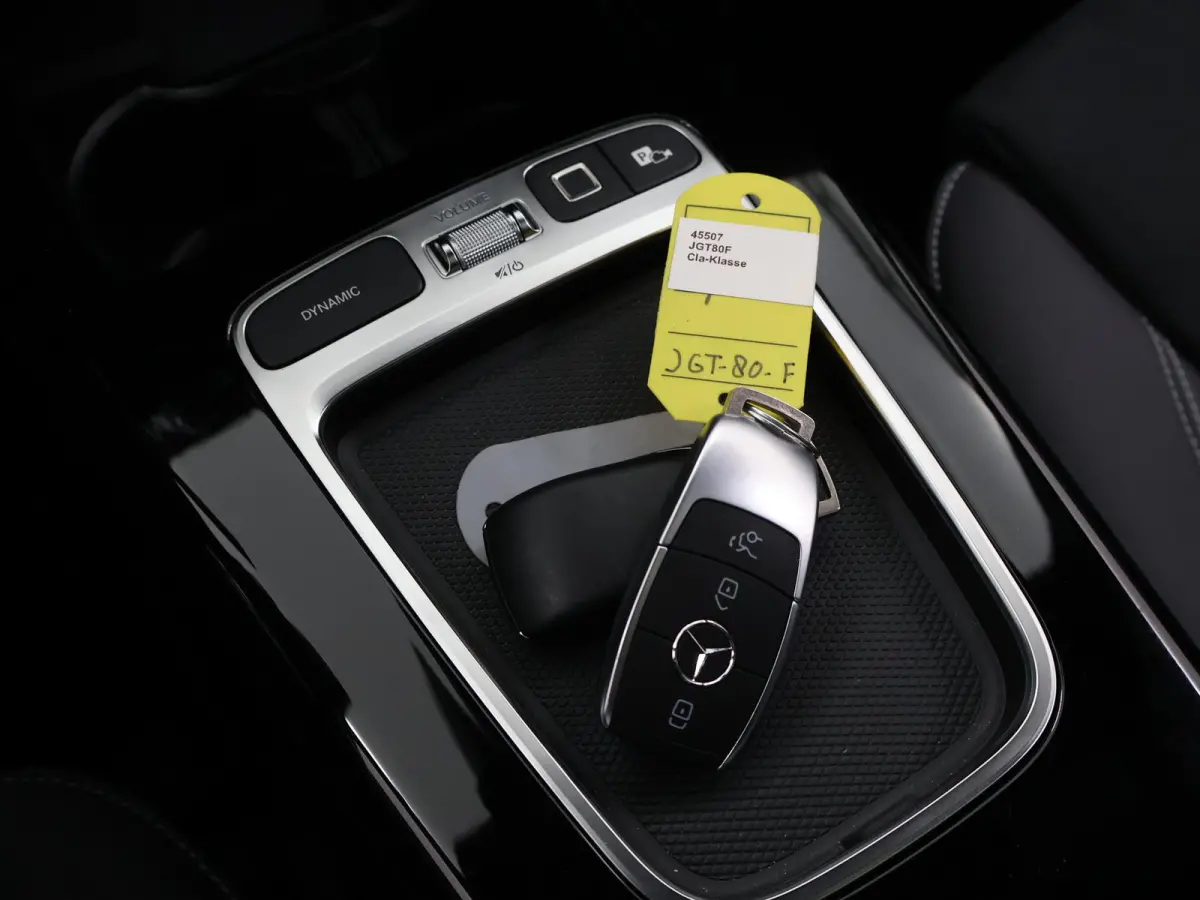 Coupé 180 Business Solution AMG | Panoramaschuifdak | AMG Line Plus | Night pakket | Head-up display | 360° camera | 19"AMG velgen Multispaaks