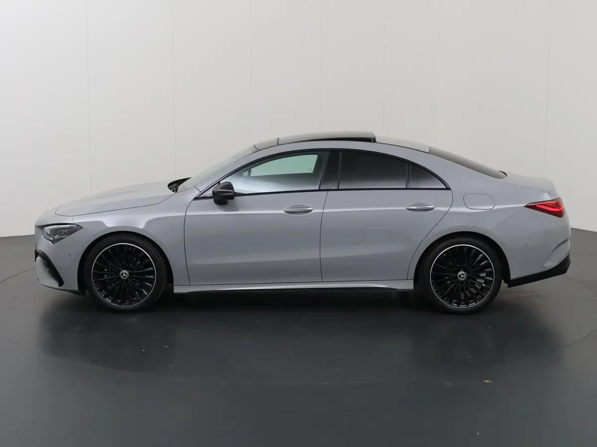 Coupé 180 Business Solution AMG | Panoramaschuifdak | AMG Line Plus | Night pakket | Head-up display | 360° camera | 19"AMG velgen Multispaaks