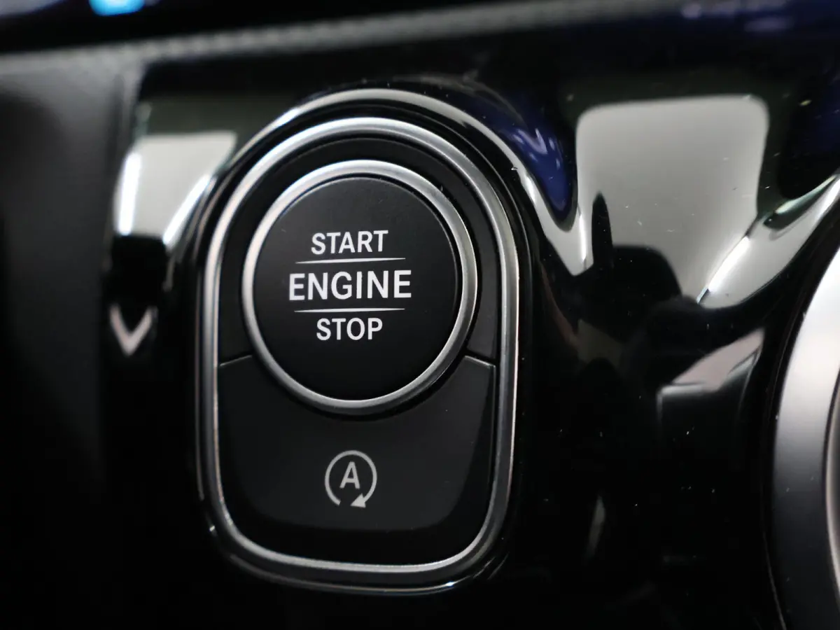 Coupé 180 Business Solution AMG | Panoramaschuifdak | AMG Line Plus | Night pakket | Head-up display | 360° camera | 19"AMG velgen Multispaaks