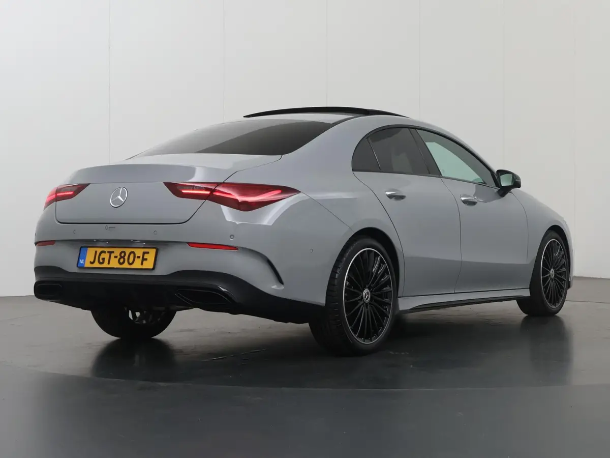 Coupé 180 Business Solution AMG | Panoramaschuifdak | AMG Line Plus | Night pakket | Head-up display | 360° camera | 19"AMG velgen Multispaaks