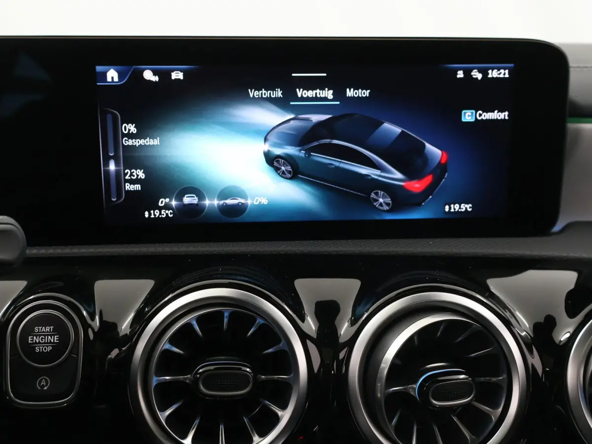 Coupé 180 Business Solution AMG | Panoramaschuifdak | AMG Line Plus | Night pakket | Head-up display | 360° camera | 19"AMG velgen Multispaaks