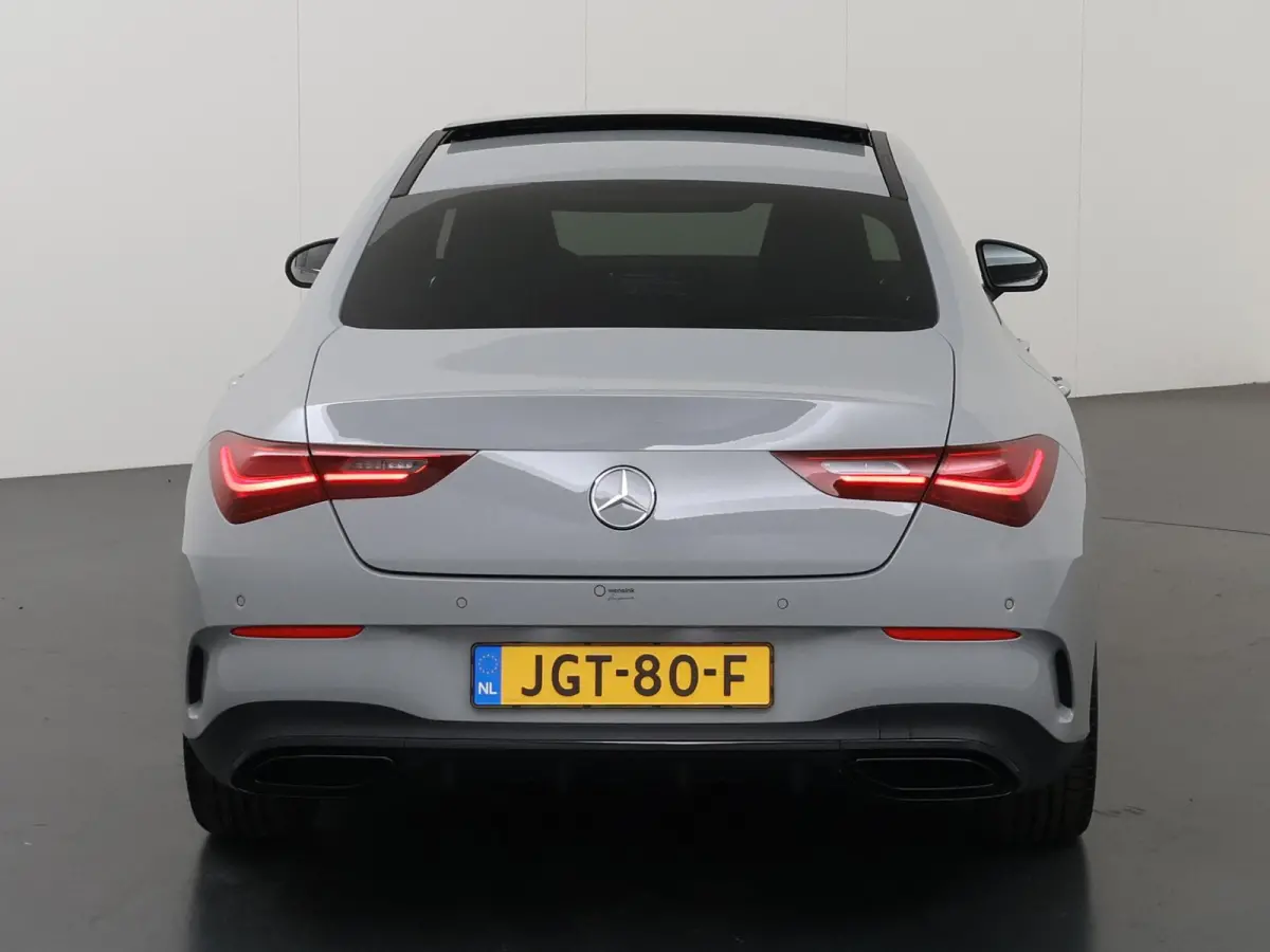Coupé 180 Business Solution AMG | Panoramaschuifdak | AMG Line Plus | Night pakket | Head-up display | 360° camera | 19"AMG velgen Multispaaks