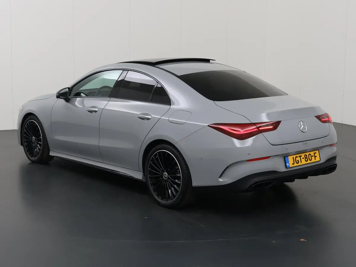 Coupé 180 Business Solution AMG | Panoramaschuifdak | AMG Line Plus | Night pakket | Head-up display | 360° camera | 19"AMG velgen Multispaaks