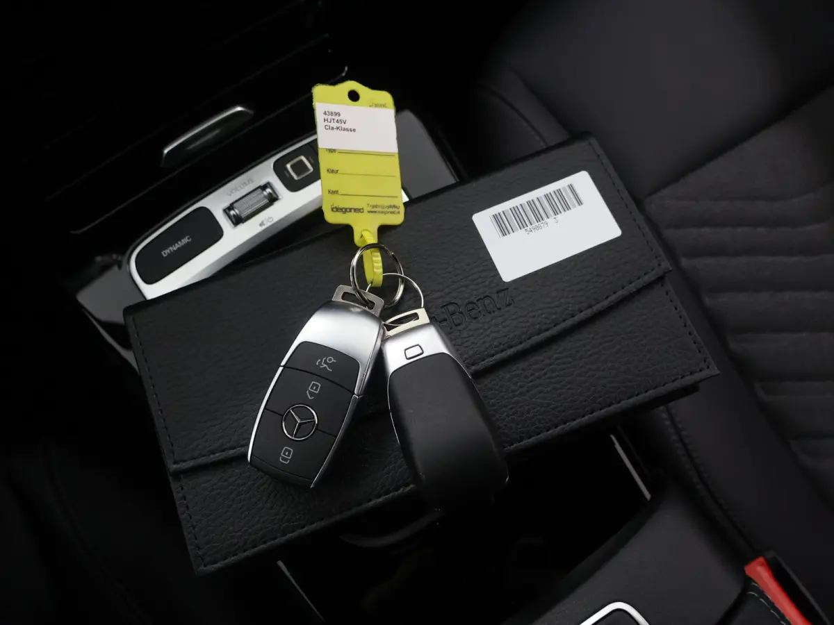 250e Star Edition | Easypack - achterklep | Keyless go | Achteruitrijcamera | Stoelverwarming | Sfeerverlichting |