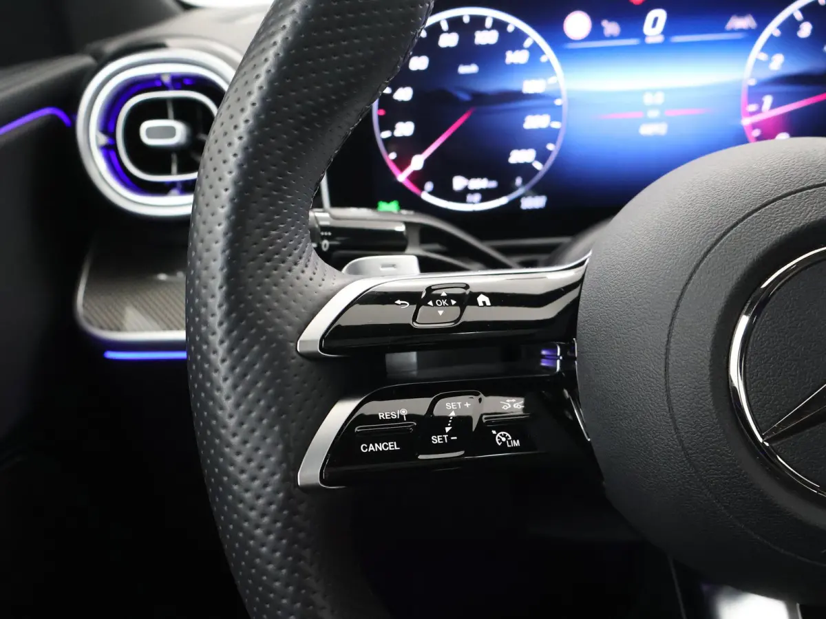 200 AMG Line | Panoramadak | Night | Memory | Burmester | Rode gordels | 19 inch AMG multispaaks | Headup |
