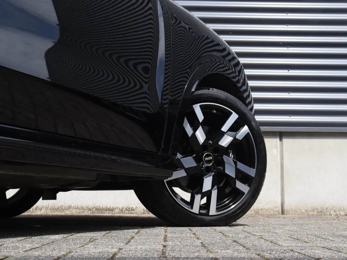 E | John Cooper Works + Pakket L + Head-Up + Driving Assistant Plus + Harman Kardon + Parking Assistant Plus + Comfort Access + SOH 100% + 20'' LMV