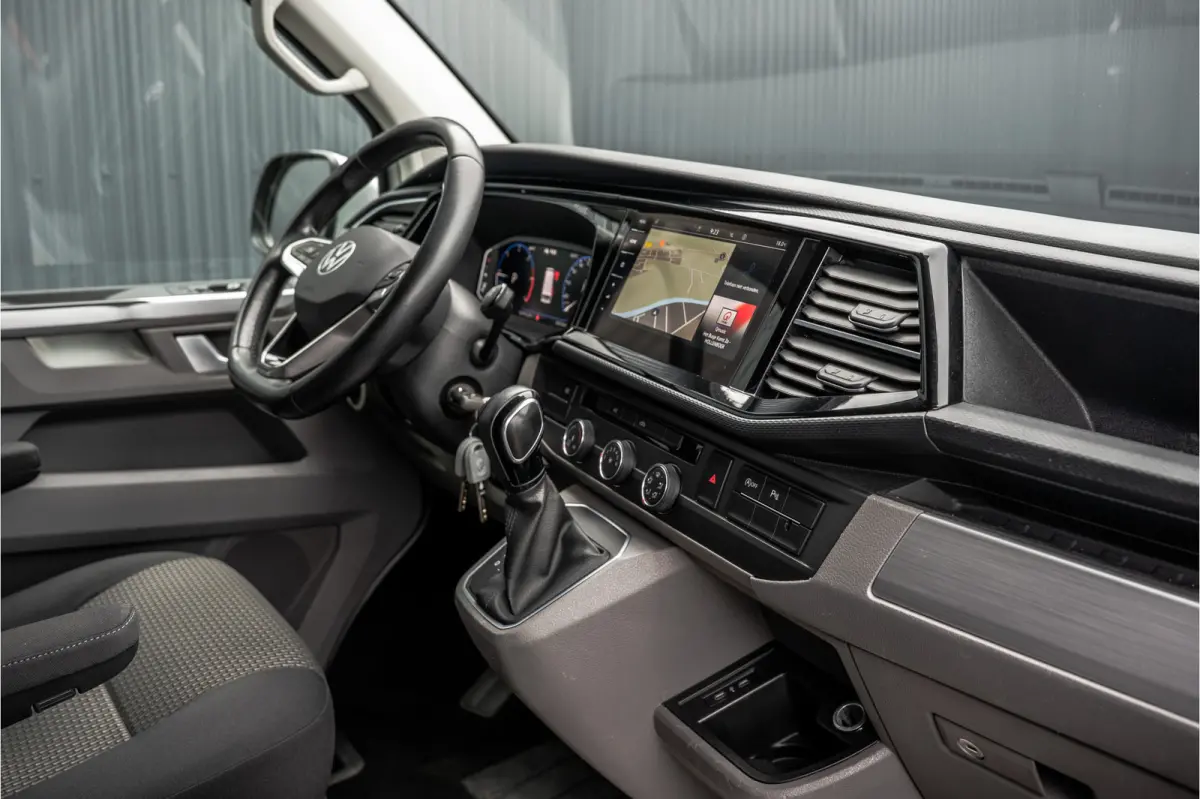 T6.1 Bulli 2.0 TDI L1H1 | Virtual cockpit | Automaat | 150 PK | 3-Zits | 1e Eigenaar | LED | Camera | Carplay | PDC | Zijschuifdeur R+L | Trekhaak