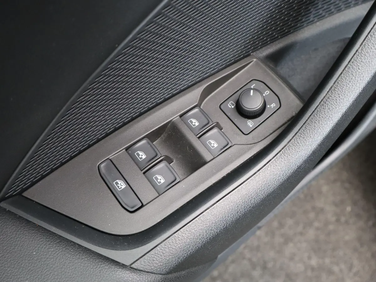 1.0 TSI Business Edition Plus | Apple Carplay / Android Auto | Keyless | Virtual Cockpit | Privacy Glass |