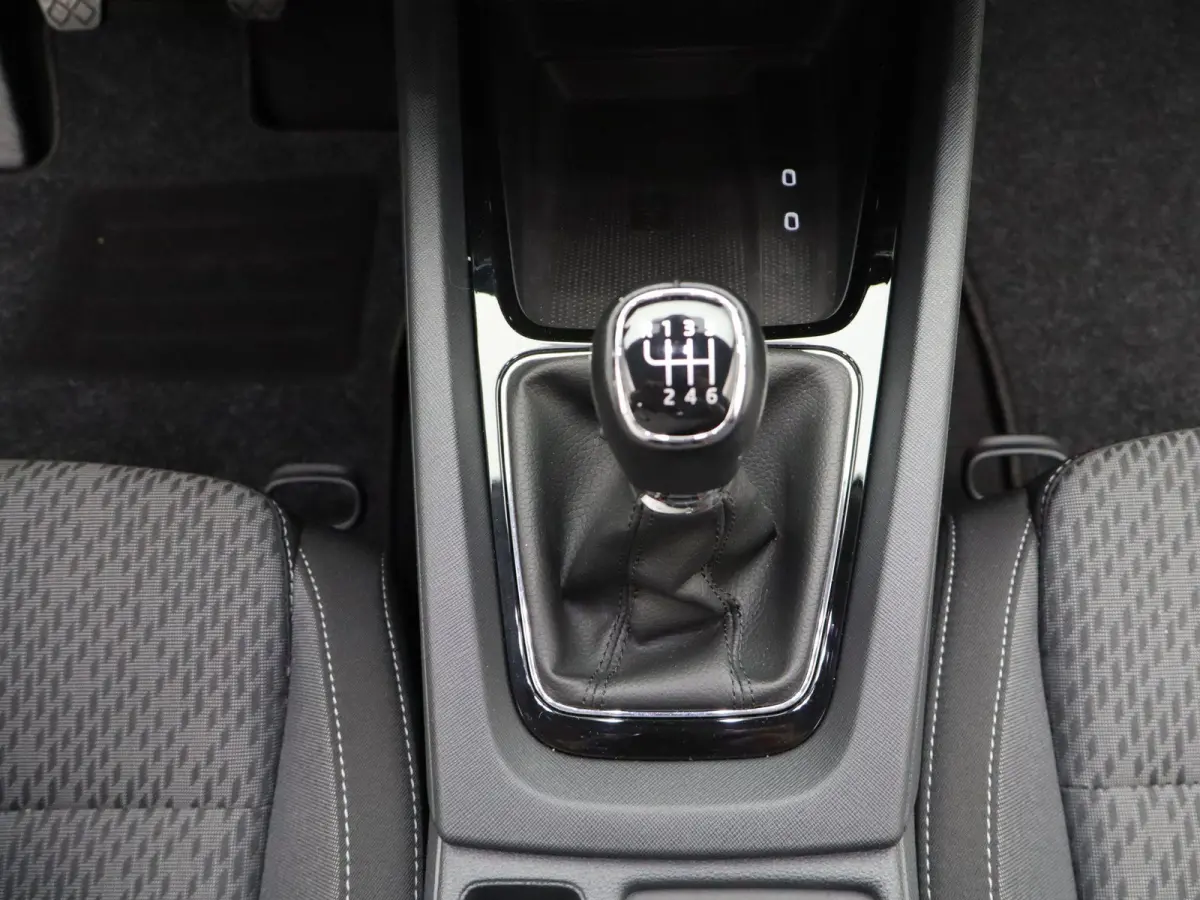1.0 TSI Business Edition Plus | Apple Carplay / Android Auto | Keyless | Virtual Cockpit | Privacy Glass |