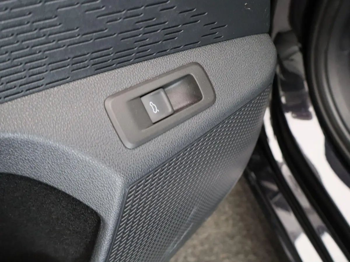 1.0 TSI Business Edition Plus | Apple Carplay / Android Auto | Keyless | Virtual Cockpit | Privacy Glass |