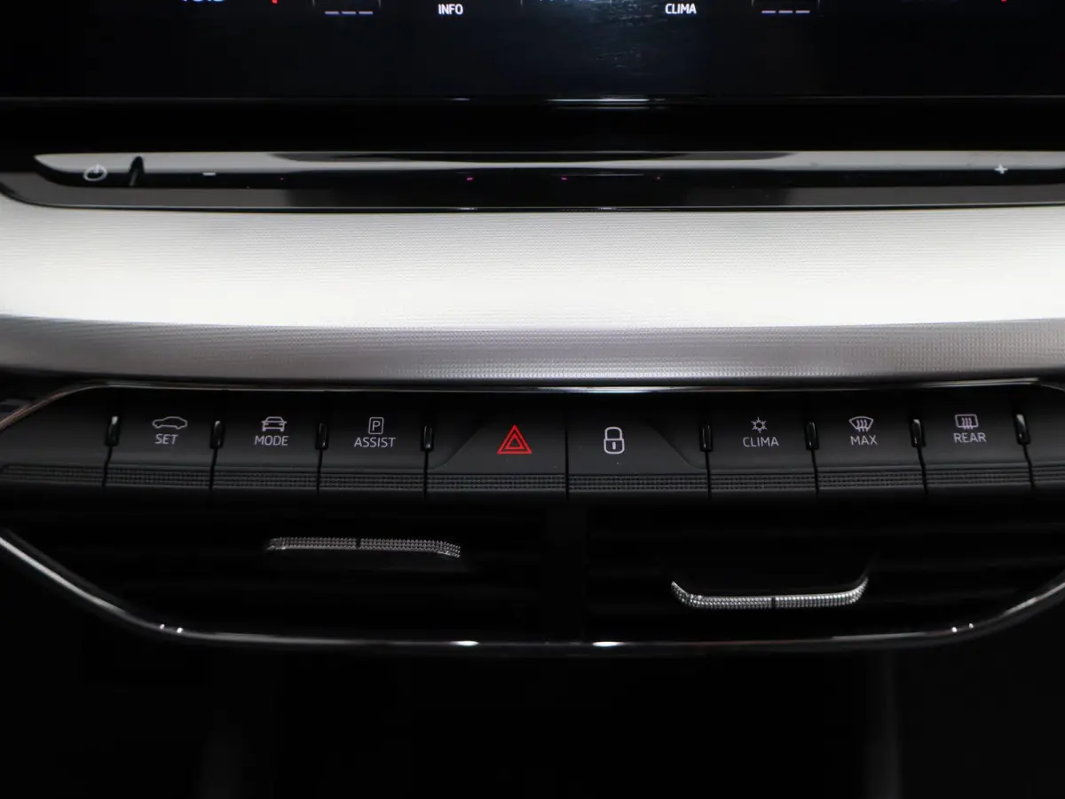 1.0 TSI Business Edition Plus | Apple Carplay / Android Auto | Keyless | Virtual Cockpit | Privacy Glass |