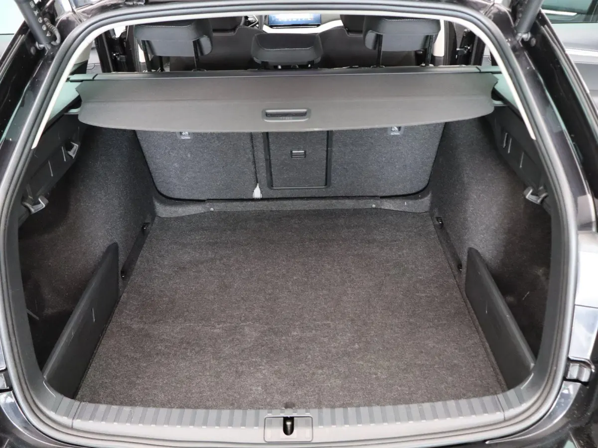 1.0 TSI Business Edition Plus | Apple Carplay / Android Auto | Keyless | Virtual Cockpit | Privacy Glass |