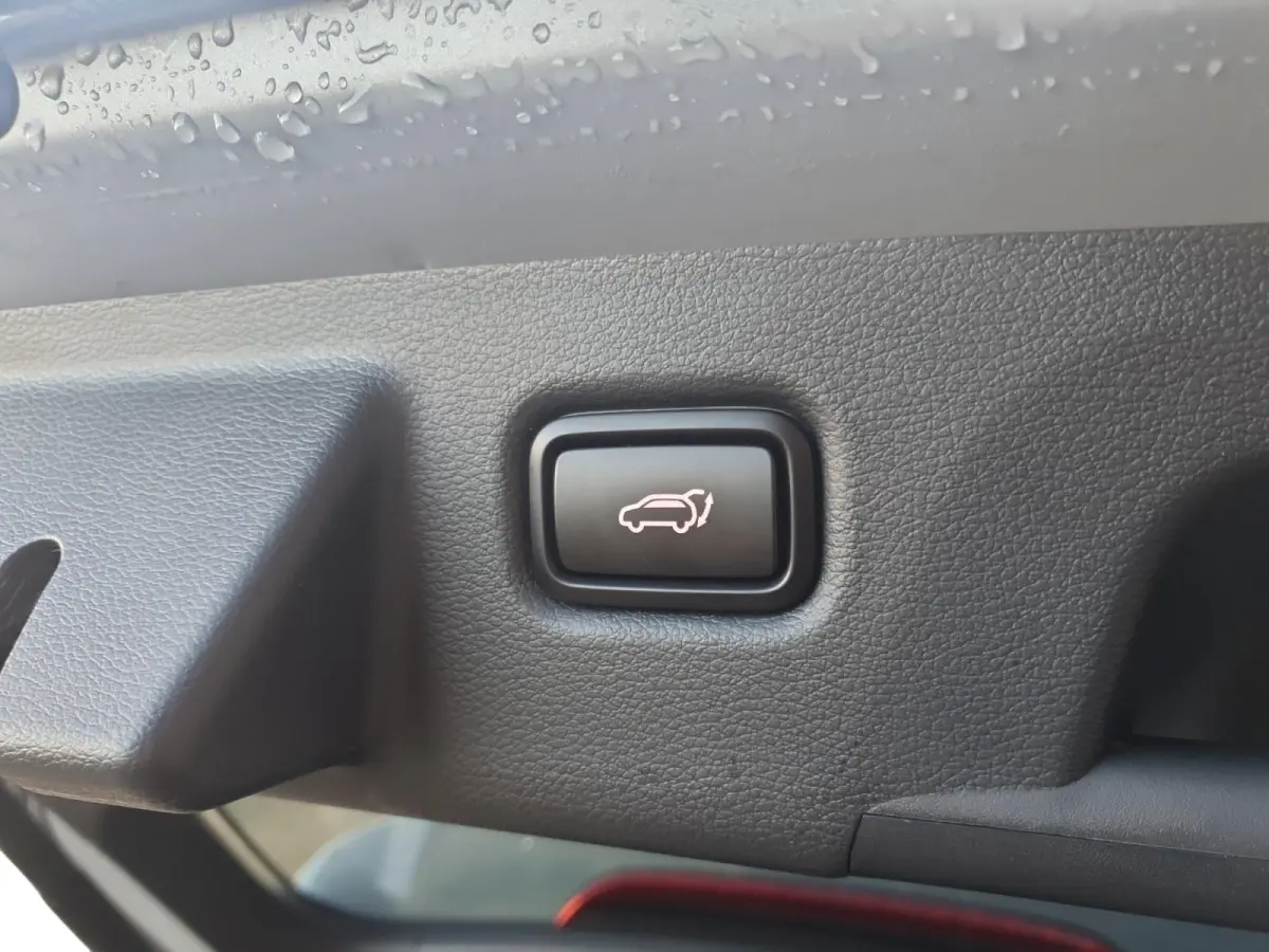 1.0T DynamicPlusLine DEMO | Direct beschikbaar | Stoel en stuurverwarming | Dodehoekdetectie | Getinte ramen achter | Elektrische achterklep | Keyless met startknop | Parkeersensoren voor en