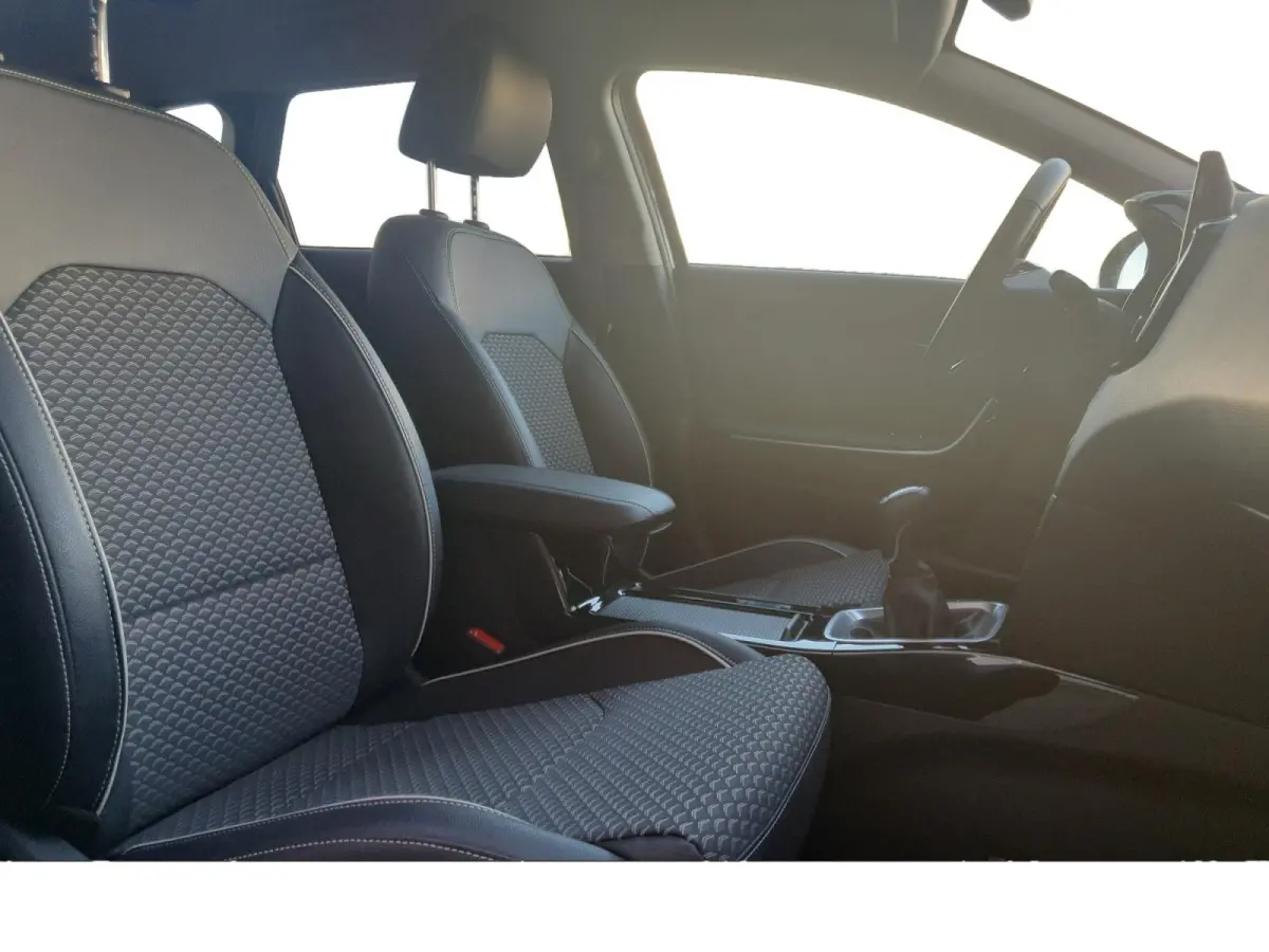 1.0T DynamicPlusLine DEMO | Direct beschikbaar | Stoel en stuurverwarming | Dodehoekdetectie | Getinte ramen achter | Elektrische achterklep | Keyless met startknop | Parkeersensoren voor en