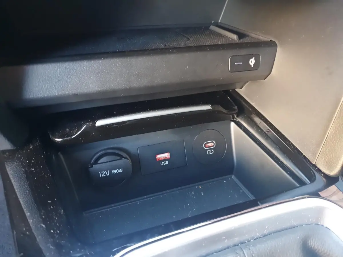 1.0T DynamicPlusLine DEMO | Direct beschikbaar | Stoel en stuurverwarming | Dodehoekdetectie | Getinte ramen achter | Elektrische achterklep | Keyless met startknop | Parkeersensoren voor en