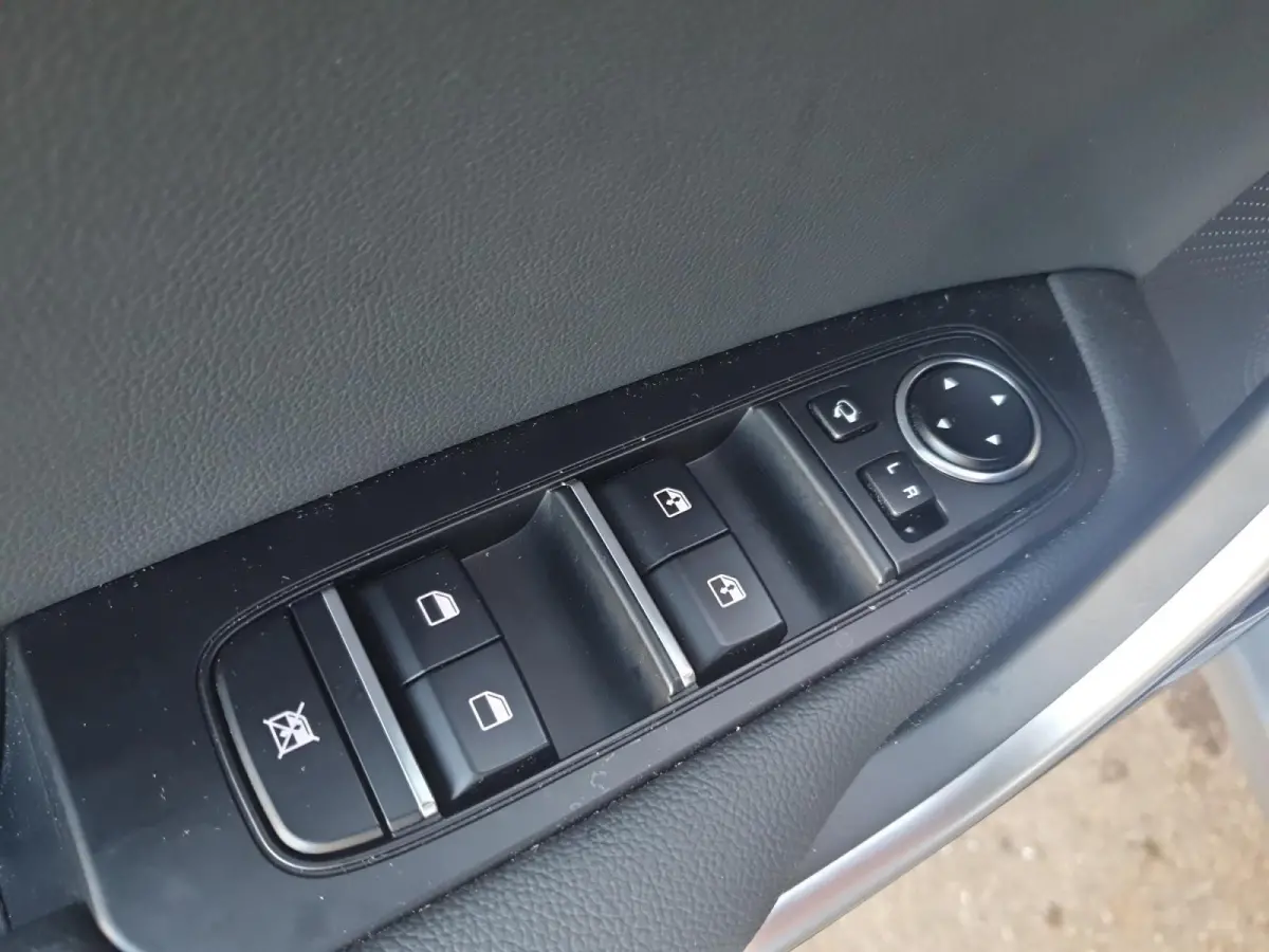 1.0T DynamicPlusLine DEMO | Direct beschikbaar | Stoel en stuurverwarming | Dodehoekdetectie | Getinte ramen achter | Elektrische achterklep | Keyless met startknop | Parkeersensoren voor en