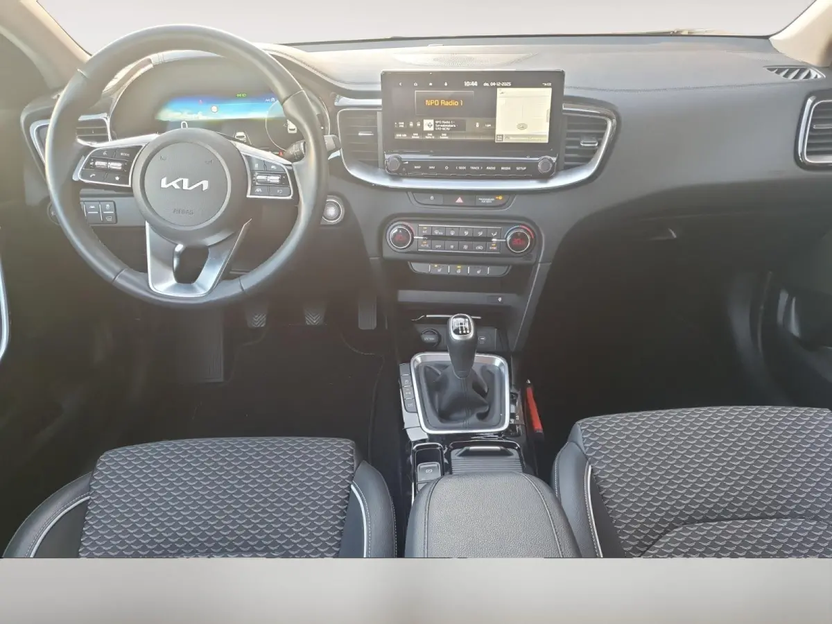 1.0T DynamicPlusLine DEMO | Direct beschikbaar | Stoel en stuurverwarming | Dodehoekdetectie | Getinte ramen achter | Elektrische achterklep | Keyless met startknop | Parkeersensoren voor en