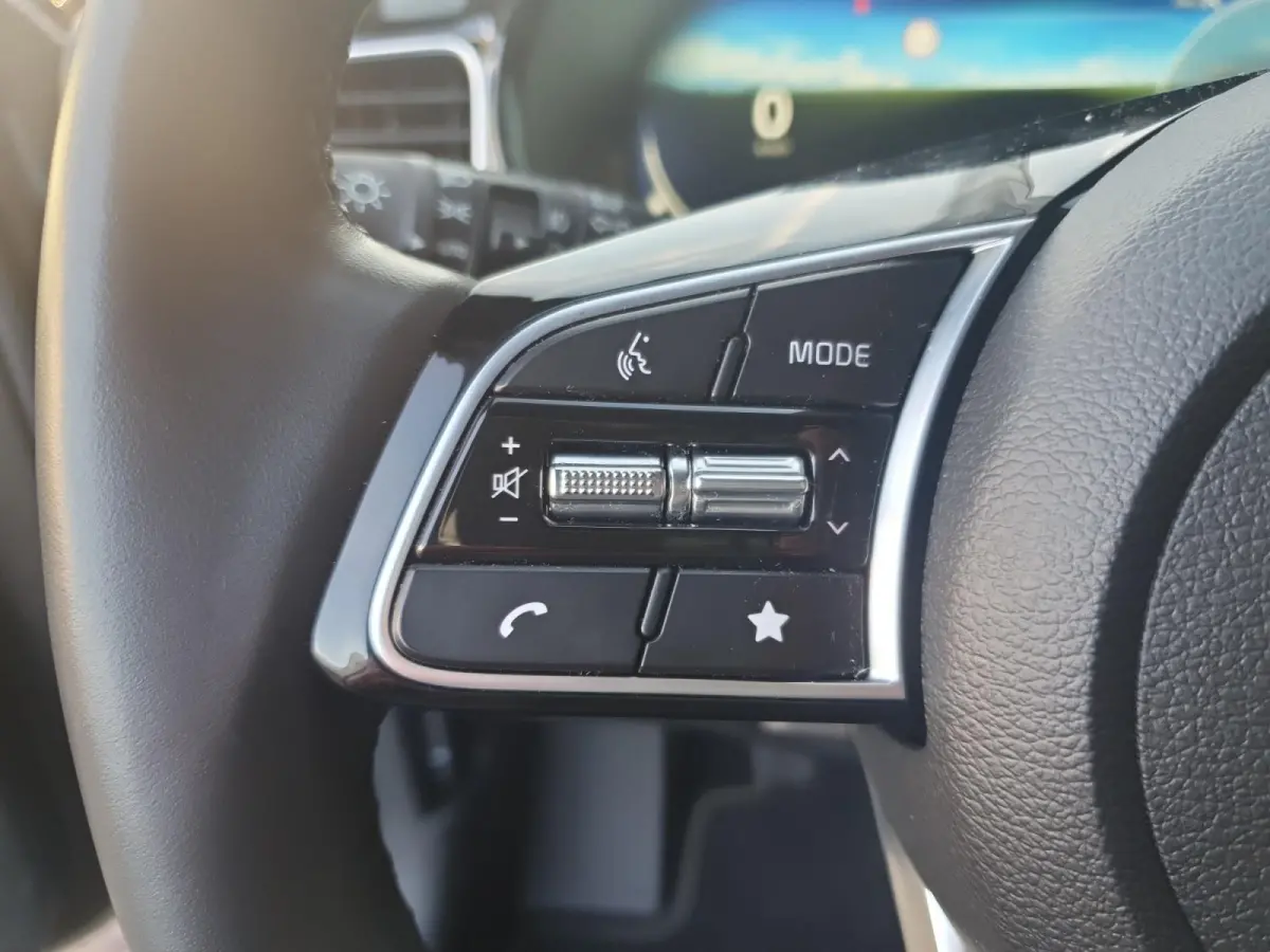 1.0T DynamicPlusLine DEMO | Direct beschikbaar | Stoel en stuurverwarming | Dodehoekdetectie | Getinte ramen achter | Elektrische achterklep | Keyless met startknop | Parkeersensoren voor en