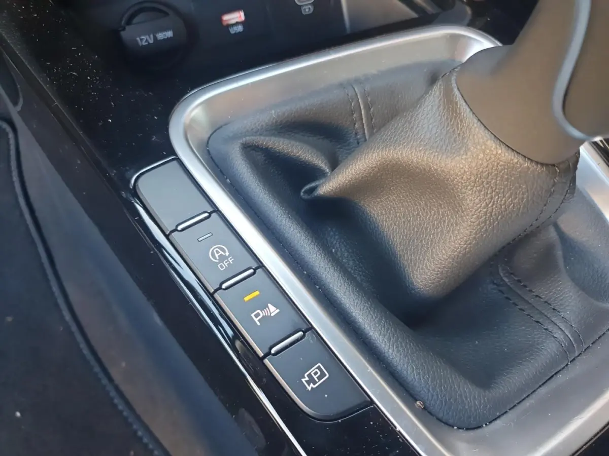 1.0T DynamicPlusLine DEMO | Direct beschikbaar | Stoel en stuurverwarming | Dodehoekdetectie | Getinte ramen achter | Elektrische achterklep | Keyless met startknop | Parkeersensoren voor en